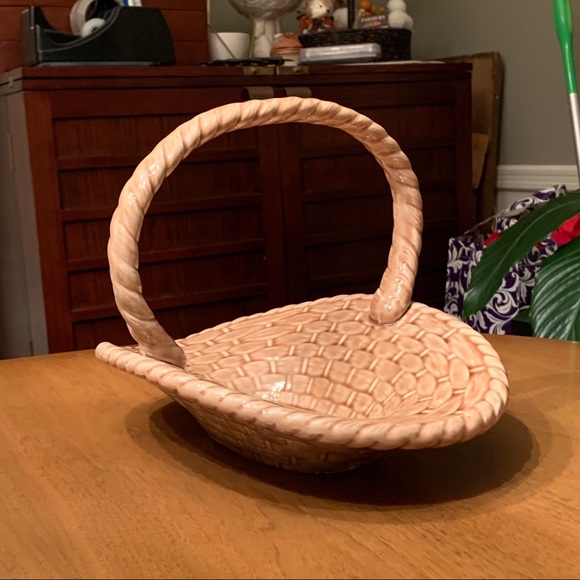 Atlantic Molds Other - Atlantic Molds 1974 Ceramic Spring Basket